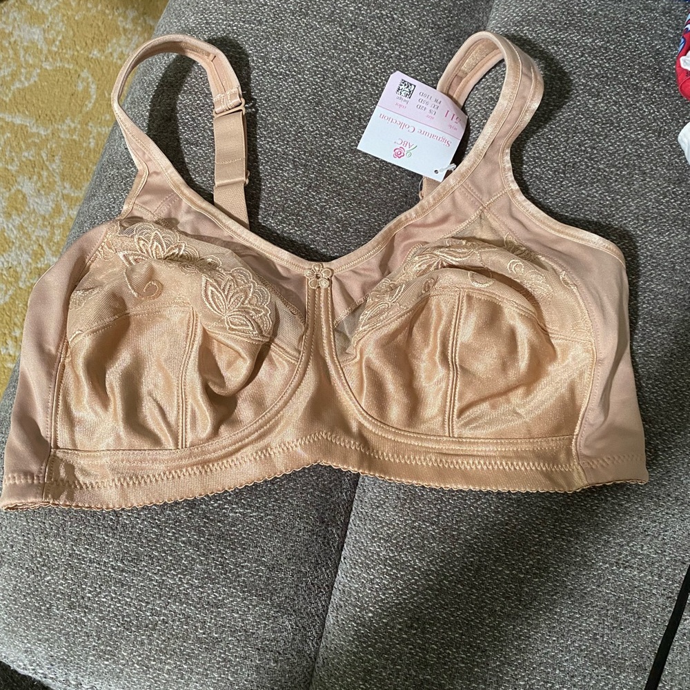 NWT   ABC Elegant beige embroidered breast mastectomy Bra size 42D